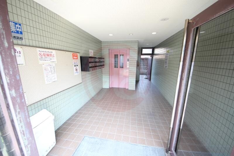 物件外観写真2　(毎日通るエントランスはこのようになっています)