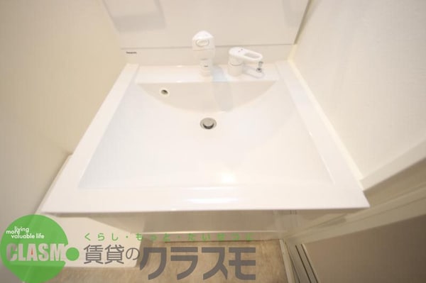 独立洗面台(独立洗面台、小物を置くことができて便利です)