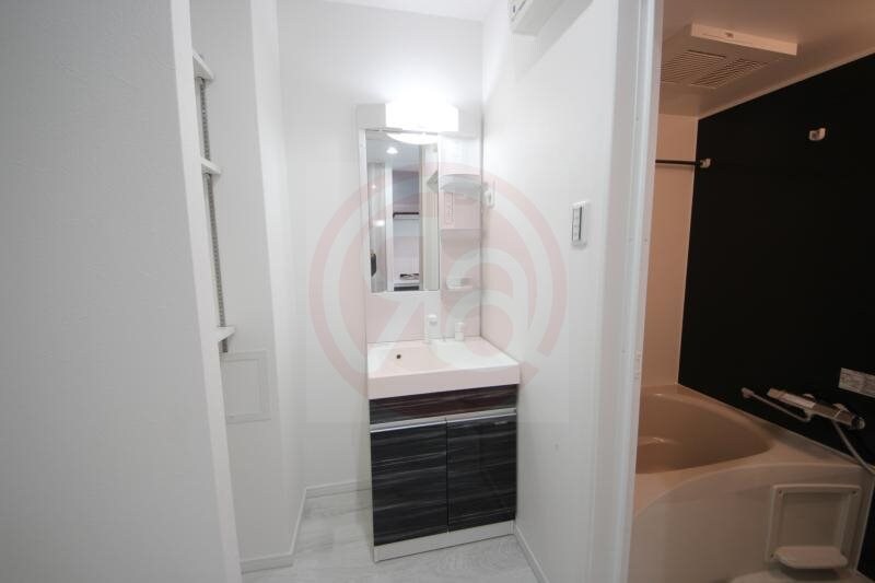 物件内観写真19　(独立洗面台で身支度をすべて済ませてしまいましょう)