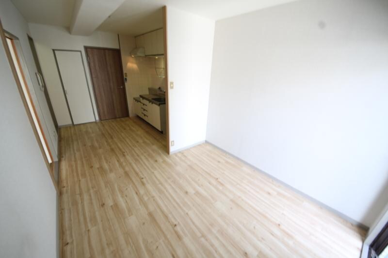 物件内観写真4　(ゆったり過ごせる居間です)