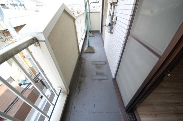 物件内観写真12　(暖かな日差しのふりそそぐバルコニー)