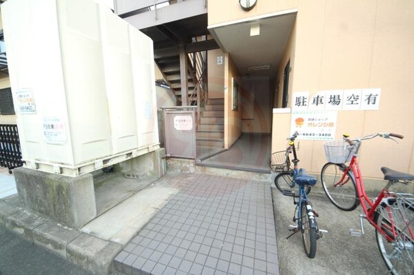 エントランス(ゆとりのあるエントランスです)