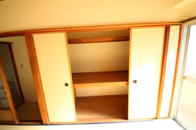 物件内観写真13　(大きなスペースがあり、収納には困りません)
