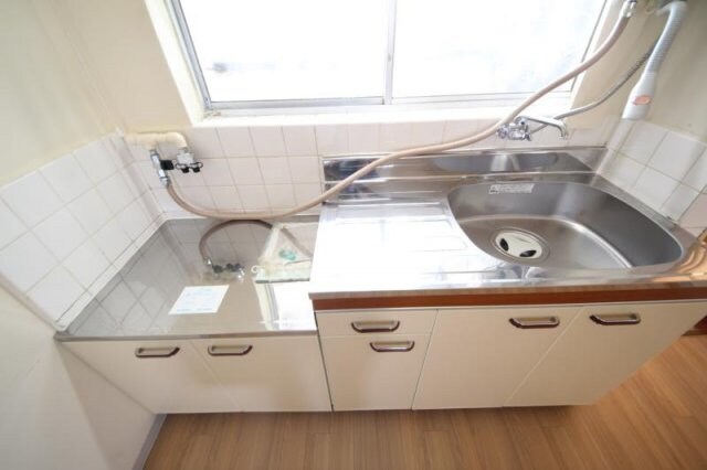 物件内観写真16　(コンパクトなキッチンで掃除もラクラク)