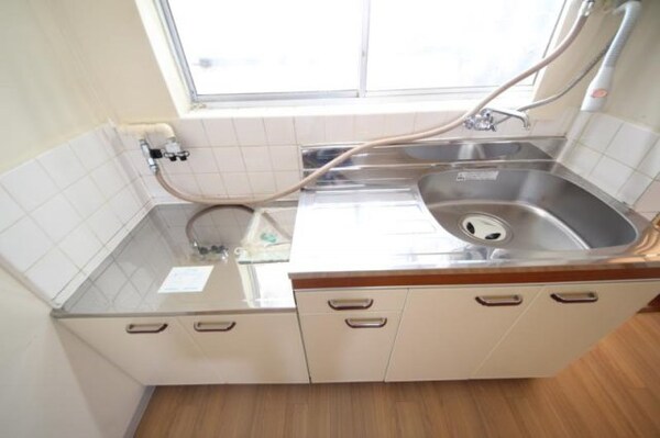 キッチン(コンパクトなキッチンで掃除もラクラク)