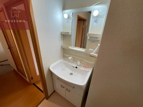 独立洗面台(同施工会社・同型モデルの室内です。（参考写真・イメージ写真）)