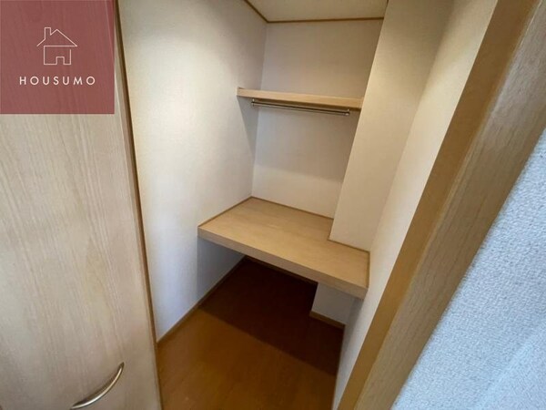 収納(同施工会社・同型モデルの室内です。（参考写真・イメージ写真）)