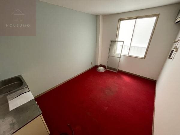 物件内観写真3　(こちらの居間で趣味の時間をお楽しみください)