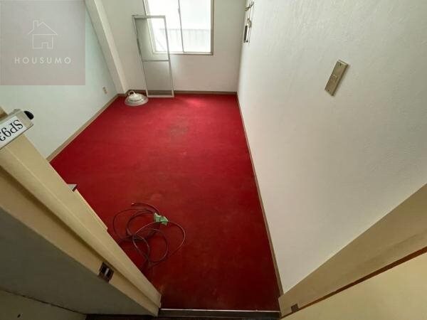 物件内観写真8　(明るい玄関です)