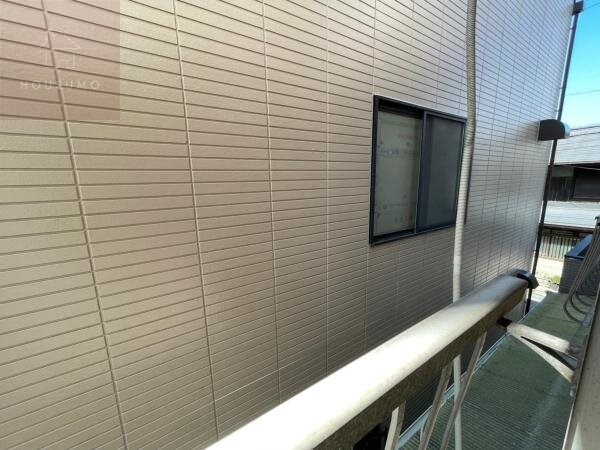 物件内観写真11　(外からの目が気にならないバルコニーで洗濯物が干せます)