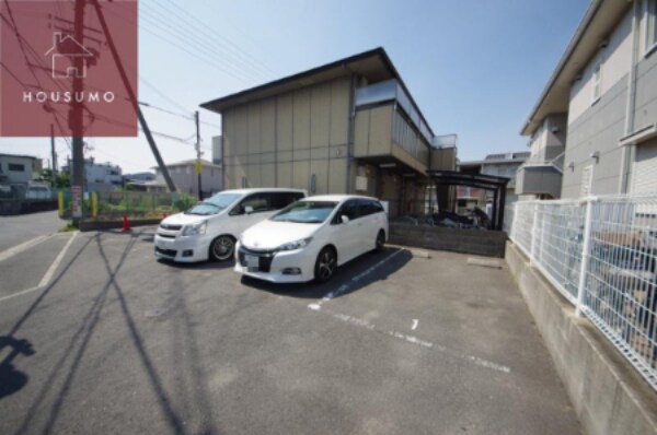 物件外観写真3　(カースペースがあります)