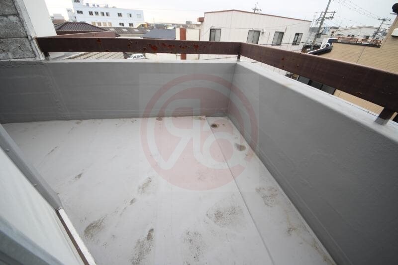 物件内観写真12　(暖かな日差しのふりそそぐバルコニー)