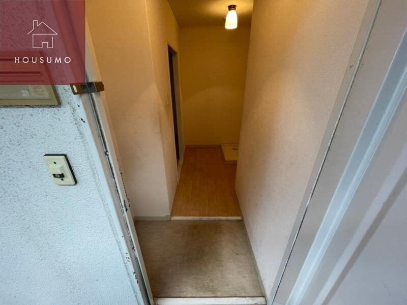 物件内観写真10　(収納もある玄関です)