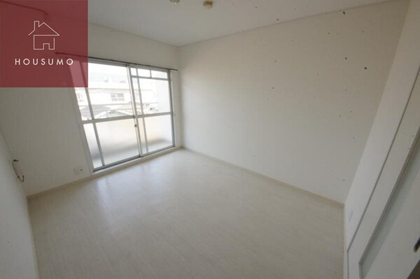 寝室(広くて明るい寝室)