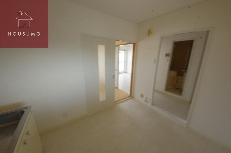 物件内観写真16　(ゆったりとした居間です)