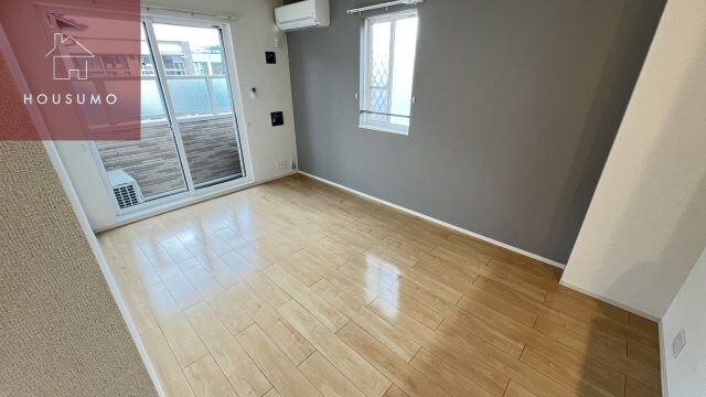 物件内観写真4　(ゆったりとしたリビングです)