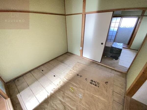 寝室(落ち着いた色調の寝室です)
