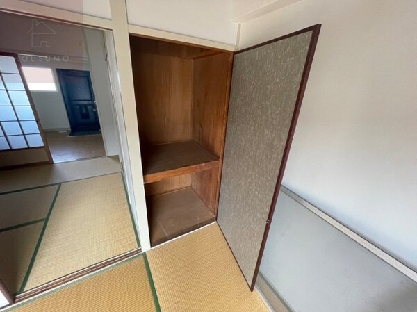 収納(小物を収納するのに便利です)