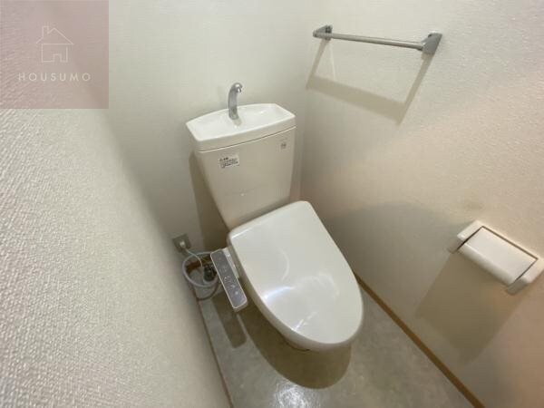 トイレ(落ち着いた色調のトイレです)