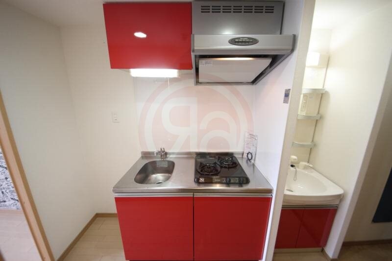 物件内観写真7　(コンパクトなキッチンで掃除もラクラク)