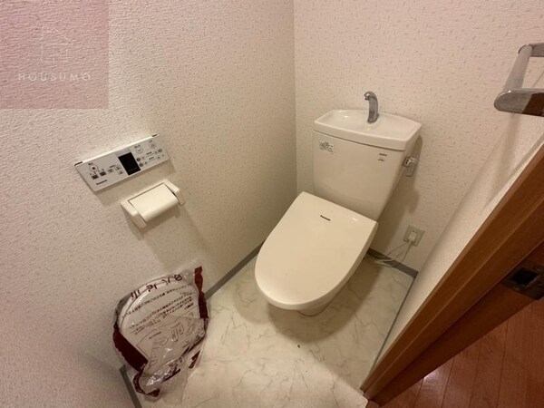 トイレ(ゆったりとした空間のトイレです)