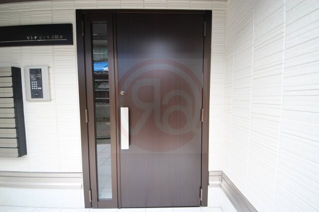 物件外観写真2　(毎日通るエントランスはこのようになっています)