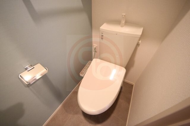 物件内観写真14　(落ち着いた色調のトイレです)