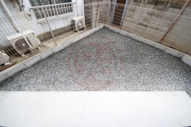 物件内観写真20　(開放的で明るい空間を演出してくれるバルコニーです)