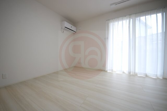 物件内観写真21　(個人の部屋や寝室として使える洋室です)