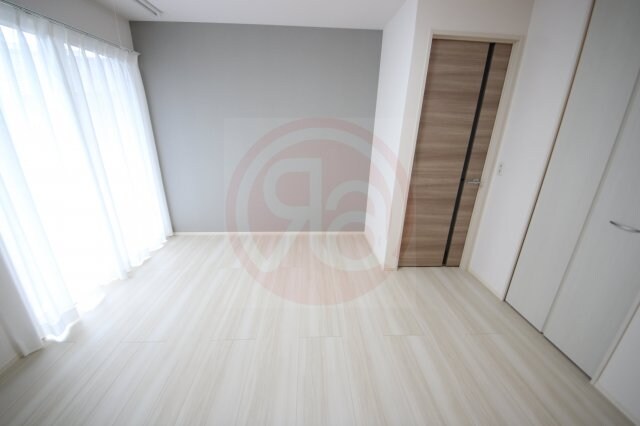 物件内観写真22　(明るい洋室です)