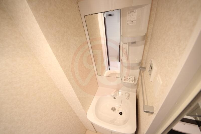 物件内観写真19　(独立洗面台で身支度をすべて済ませてしまいましょう)