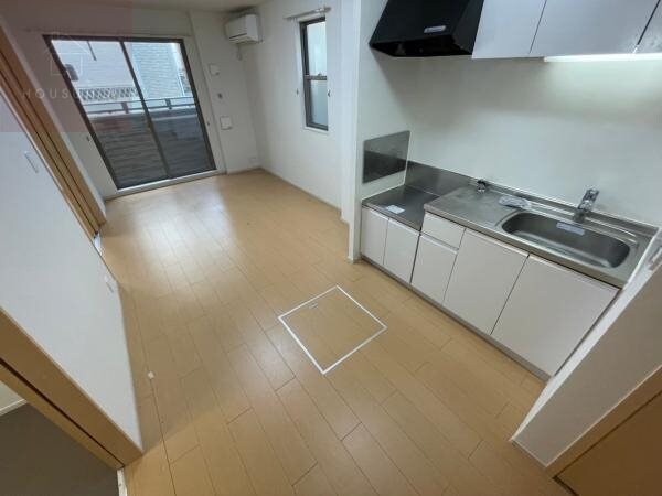 物件内観写真4　(おしゃれな居間です)