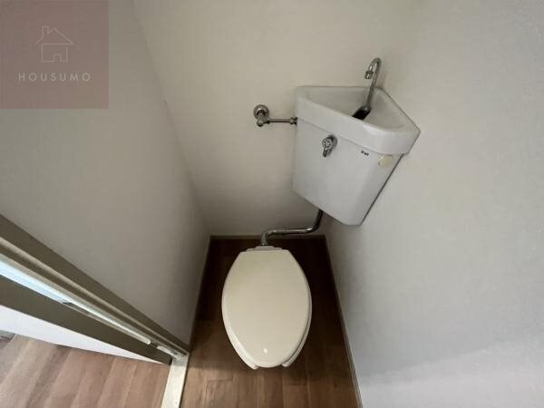 トイレ(落ち着いた色調のトイレです)