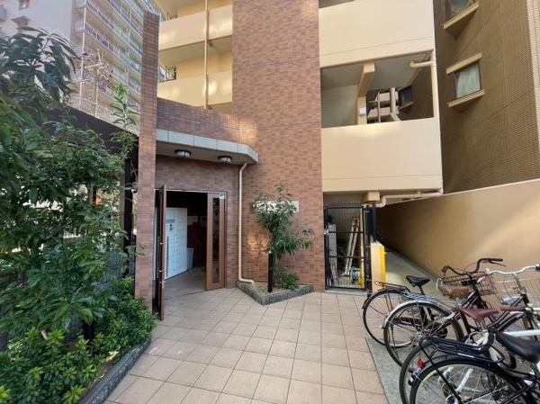 エントランス(落ち着いたエントランスです)