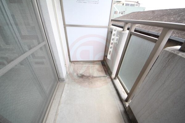 バルコニー(外からの目が気にならないバルコニーで洗濯物が干せます)