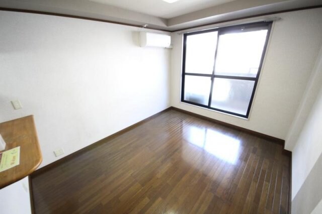 物件内観写真4　(おしゃれなリビングです)