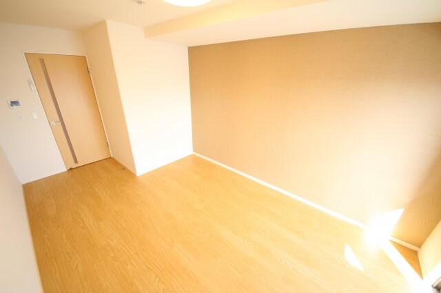 物件内観写真5　(おしゃれな居間です)