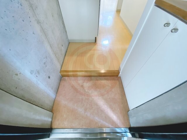 物件内観写真16　(ゆったりとした玄関です)