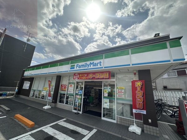 周辺環境(ファミリーマート 八尾南本町店 769m)