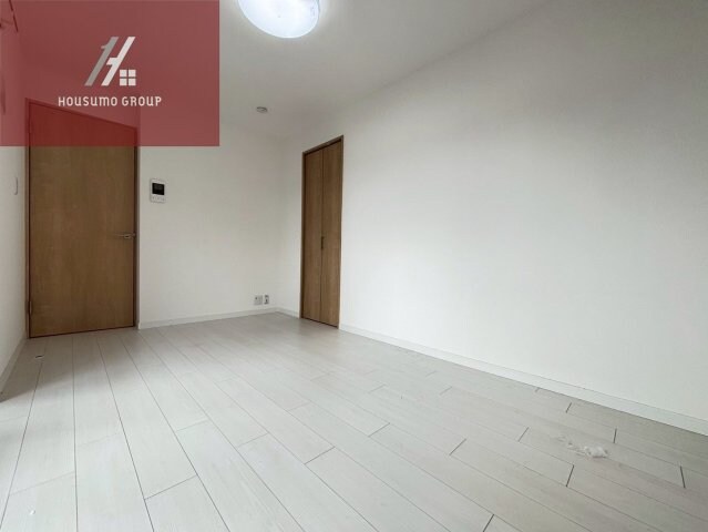 物件内観写真6　(こちらのリビングで趣味の時間をお楽しみください)