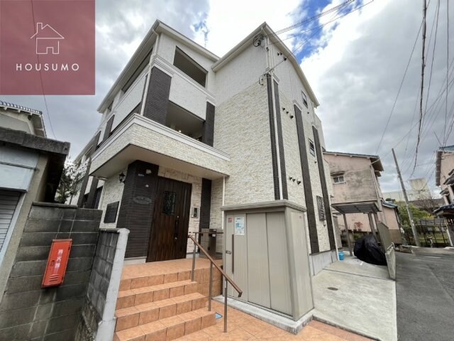 物件外観写真1　(落ち着いた雰囲気の外観です)