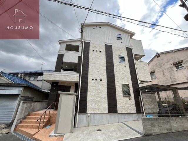 物件外観写真2　(落ち着いた雰囲気の外観です)