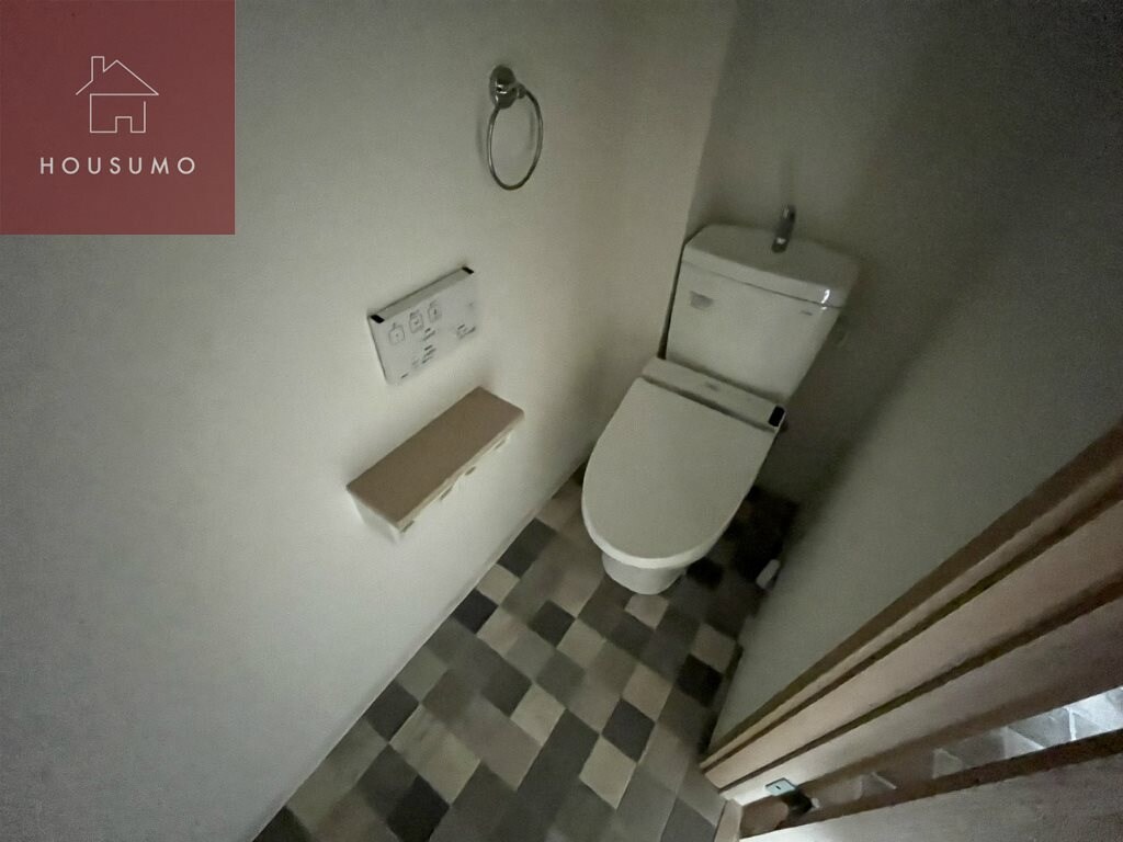 物件内観写真9　(ゆったりとした空間のトイレです)