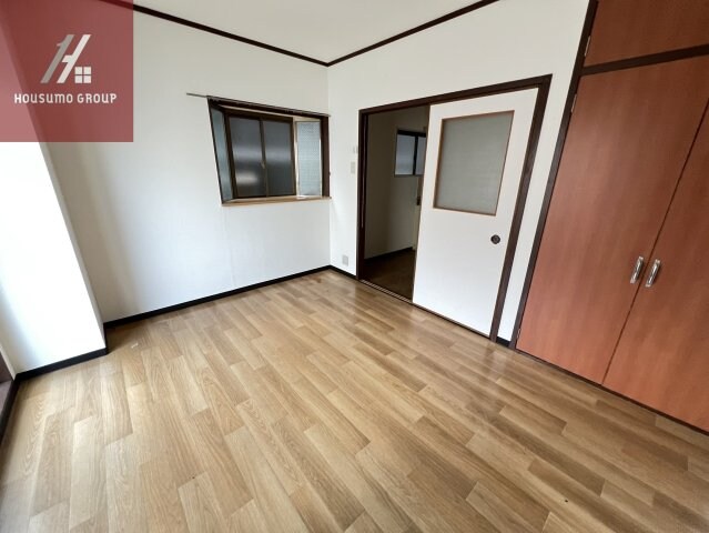 物件内観写真11　(個人の部屋や寝室として使える洋室です)