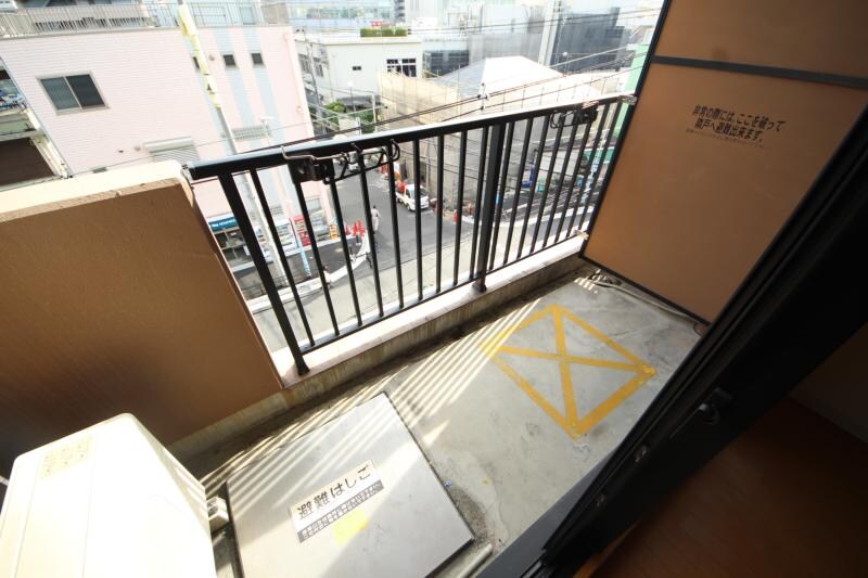 物件内観写真12　(暖かな日差しのふりそそぐバルコニー)