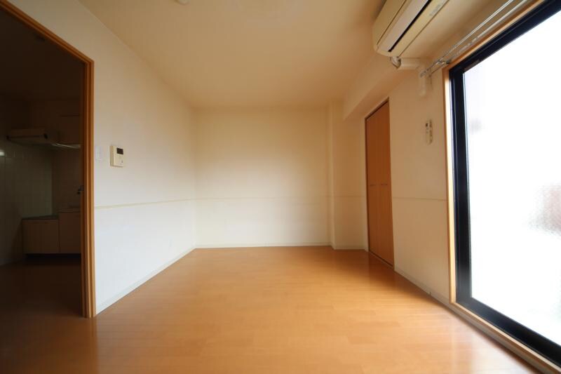 物件内観写真17　(使い勝手のいい洋室です)