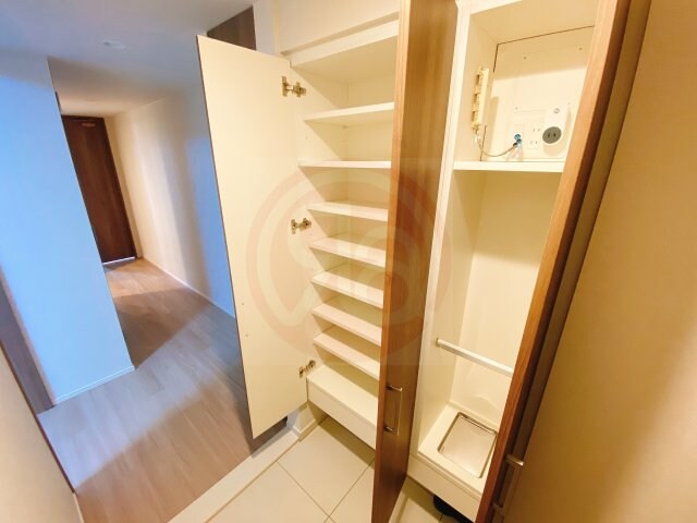 物件内観写真19　(便利な収納スペースです)