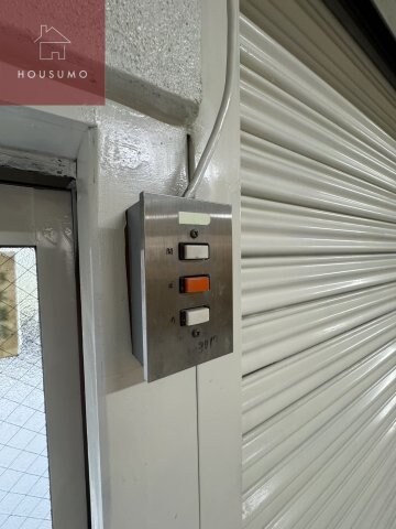 物件内観写真10　(電動シャッターです)