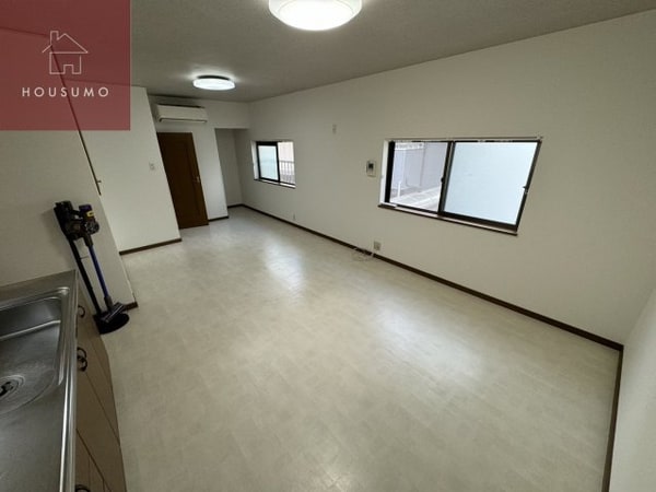 居室(こちらのリビングで趣味の時間をお楽しみください)