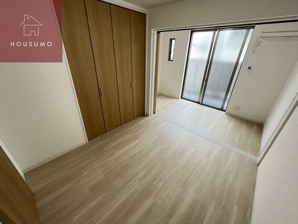 物件内観写真5　(ゆったりとした居間です)